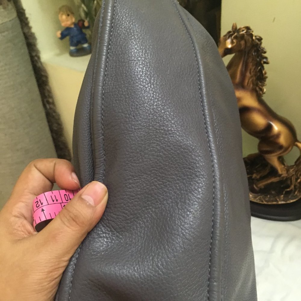 Authentic Coach Avery Hobo Bag - Picture 9 of 16